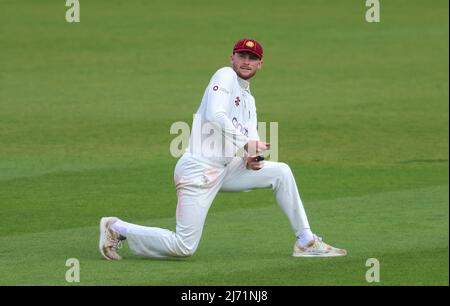 London, Großbritannien. 5. Mai 2022, Northamptonshire Rob Keogh als Surrey gegen Northamptonshire in der Grafschaft-Meisterschaft im Kia Oval, Tag eins. David Rowe/Alamy Live News. Stockfoto