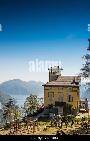 Palazzo mit Restaurant, Monte Bre, Lugano, Luganersee, Tessin, Schweiz Stockfoto