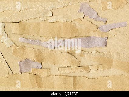 Set aus kunsthandwerklich zerrissenem Papier, zerrissene Papierstücke auf natürlichem braunen Hintergrund Stockfoto