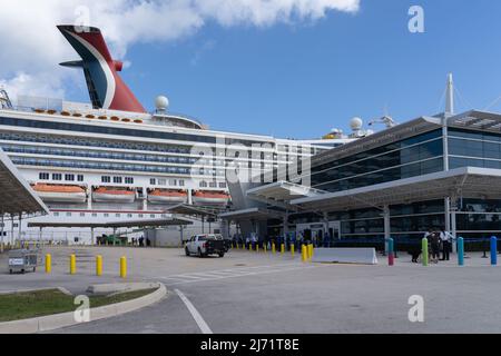 Miami, FL, USA - 2. Januar 2022: Carnival Freedom Cruise Terminal in Miami, USA. Stockfoto