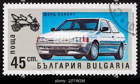 BULGARIEN - UM 1992: Eine in Bulgarien gedruckte Briefmarke zeigt Ford Escort, Automobile, um 1992 Stockfoto