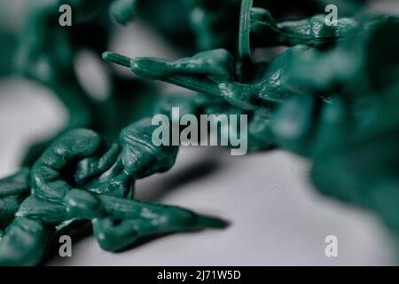 Kriegsspielzeug, kleine Soldaten, Armee aus Kunststoff, Nahaufnahme, Studioaufnahme, Köln, Nordrhein-Westfalen, Deutschland Stockfoto