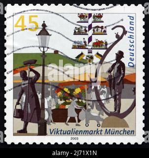 DEUTSCHLAND - UM 2003: Eine in Deutschland gedruckte Briefmarke zeigt View of Market, München, um 2003 Stockfoto