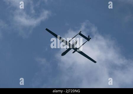 Ein israelischer IAI Heron TP in Flight, auch Eitan in Israel genannt, ein unbemanntes Kampfflugfahrzeug Stockfoto