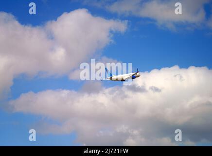 MIAMI, FL -13 MAR 2022- Ansicht eines Flugzeugs auf dem Flug von United Airlines (UA) am Miami International Airport (MIA), ehemals Wilcox Field, einem Drehkreuz Stockfoto