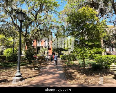 22. März 2022 - Savannah, Georgia, USA: Außenansicht des Mercer Williams Museum, vom Monterey Square aus gesehen. Stockfoto