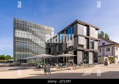 Cafe Bar KUB vor dem Kunsthaus Bregenz KUB, Museum, Bregenz, Vorarlberg, Oesterreich Stockfoto