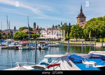 Sportboote im Hafen vor der Uferpromenade, Arbon, Bodensee, Thurgau, Schweiz Stockfoto