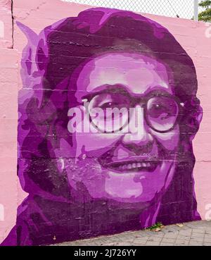 Wandbild der spanischen feministischen Aktivistin Rosa Arauzo, Concepcion Feministische Wandbild La Unión hace la fuerza, an der Wand in, Madrid Spanien Stockfoto