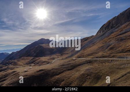 Stura di Demonte Tal, Blick vom Pass Colle Fauniera, Bergkette der Cottischen Alpen, Region Piemont, Italien Stockfoto