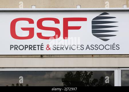 Bourg, Frankreich - 26. September 2020: GSF-Logo an der Wand. GSF Proprete and Services ist ein Hauptakteur im Reinigungs- und Dienstleistungssektor Stockfoto