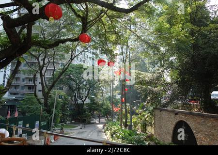 KUALA LUMPUR, MALASIA – 26. JANUAR 2020 typische chinesische Neujahrsdekoration in der Nähe des KL Tower Stockfoto