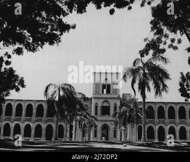 Das anglo-ägyptische Sudan -- Gordon College in Khartum wurde 1902 von Lord Kitchener eröffnet. Damals gingen im gesamten Sudan nur 300 Jungen zur Schule. Heute hat das Gordon College den Status einer Universität. Es wurde mit Mitteln aus britischen öffentlichen Abonnements gebaut. 2. August 1954. (Foto von George Rodger, Camera Press). Stockfoto