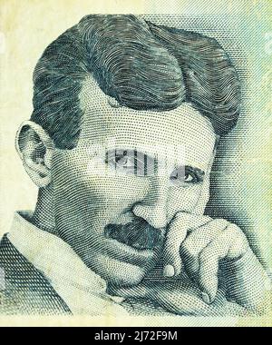 Porträt von Nikola Tesla, berühmter serbischer Wissenschaftler, Gravur auf alter Banknote der Bank von Serbien Stockfoto