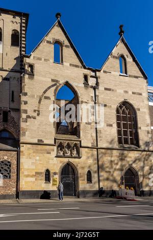 Die ruinierte mittelalterliche Kirche in Köln erinnert an die Schrecken des Zweiten Weltkriegs Stockfoto