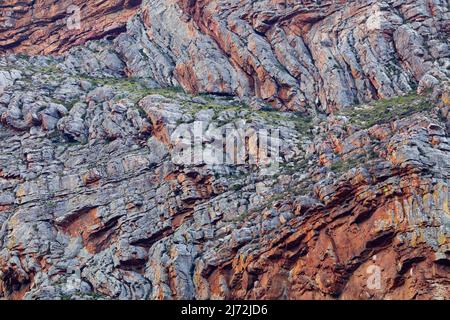 Natural Rock Strata Formation Auf Steilem Kliff Stockfoto