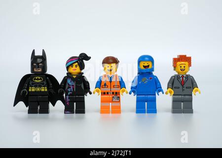 44MP HRS. LEGO Minifiguren aus dem Lego Movie. Die Hauptfiguren von Batman, Wyldstyle, Emmet Brickowski, Benny und Lord Business. Stockfoto