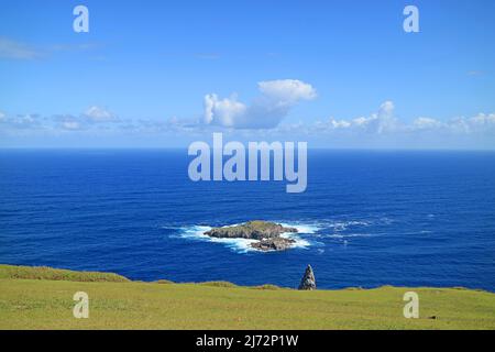 Motu Nui Island, mit der kleineren Motu Iti Island und dem Motu Kao Kao Sea Stack Blick vom Orongo Village auf der Osterinsel, Chile Stockfoto
