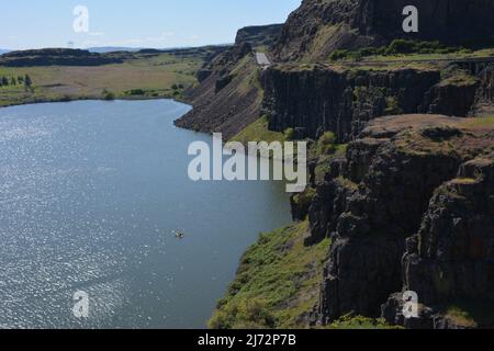 Horsethief Lake von der Horsethief Butte aus gesehen, Columbia Hills Historical State Park, Columbia Gorge, Klickitat County, Washington State, USA. Stockfoto