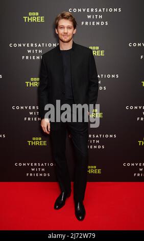 Joe Alwyn nimmt an der Premiere von BBC Three's Conversations with Friends im Courthouse Hotel in London Teil. Bilddatum: Donnerstag, 5. Mai 2022. Stockfoto