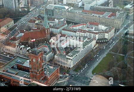 Blick vom Fernsehturm im Nikoalienviertel - Berlin, Deutschland Stockfoto