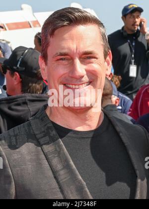 4. Mai 2022, San Diego, Kalifornien, USA: Jon Hamm nimmt an der globalen Premiere von „Top Gun: Maverick“ Teil. (Bild: © Billy Bennight/ZUMA Press Wire) Stockfoto