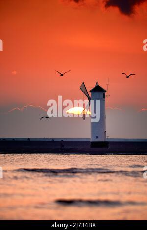 Stawa Mlyny am thw-Morgen an der polnischen Küste bei Swinoujscie Stockfoto
