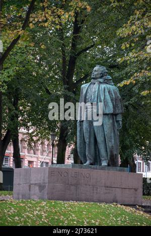 Statue des finnischen Dichters und Journalisten Eino Leino im Esplanade Park, Helsinki, Finnland. Stockfoto