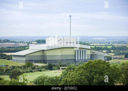 AYLESBURY, Großbritannien - 15. August 2021. Das EFW-Kraftwerk Greatmoor, eine Abfall-zu-Energie-Anlage zur Stromerzeugung durch Verbrennung nicht recycelbarer Abfälle. Stockfoto