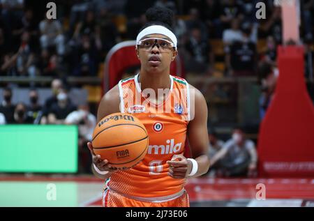 Diamond De Shields (Famila Schio Basket) während des Spiels 4 Finale der italienischen Frauen-Basketball-Meisterschaft der Serie A1 Playoff Virtus Segafredo Bologna gegen Famila Schio im Sportpalast Paladozza, Bologna, 05. Mai 2022 - Foto: Michele Nucci Stockfoto