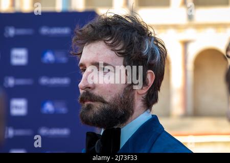 Rom, Italien - 3. Mai 2022: Damiano D'Innocenzo nimmt am roten Teppich der David di Donatello 2022 Preisverleihung in den Cinecittà Studios in Rom Teil. Stockfoto