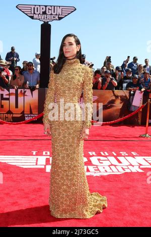 San Diego, Kalifornien. 4.. Mai 2022. Jennifer Connelly bei der Ankunft für TOP-GUN: MAVERICK Premiere, USS Midway Museum, San Diego, CA 4. Mai 2022. Kredit: Priscilla Grant/Everett Collection/Alamy Live Nachrichten Stockfoto