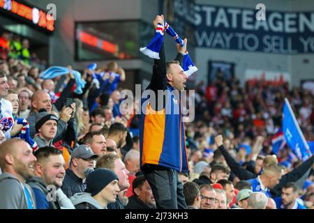 05. Mai 2022, Glasgow, Großbritannien die zweite Etappe des Europa League Halbfinals zwischen den Rangers und RB Leipzig war ein hochaufgeladenes Spiel, das im Ibrox Park, Glasgow, gespielt wurde, nachdem Leipzig im ersten Teil von 1 - 0 an der Spitze stand. Allerdings gewannen die Rangers in der Nacht 3 - 1 und machten es insgesamt 3 - 2 nach den Toren von Tavernier (18 Minuten), Kamara (24 Minuten) und Lundstram (80 Minuten). Nkunku (70 Minuten) traf für Leipzig. Die Rangers gehen nun in diesem Monat in Sevilla zum Finale. Kredit: Findlay / Alamy Live Nachrichten Stockfoto