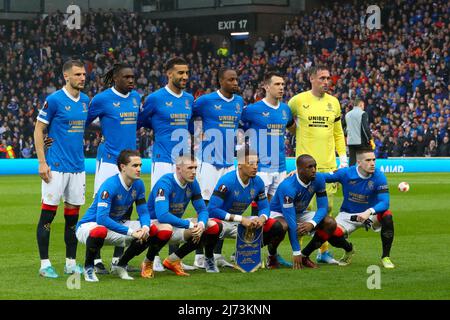 05. Mai 2022, Glasgow, Großbritannien die zweite Etappe des Europa League Halbfinals zwischen den Rangers und RB Leipzig war ein hochaufgeladenes Spiel, das im Ibrox Park, Glasgow, gespielt wurde, nachdem Leipzig im ersten Teil von 1 - 0 an der Spitze stand. Allerdings gewannen die Rangers in der Nacht 3 - 1 und machten es insgesamt 3 - 2 nach den Toren von Tavernier (18 Minuten), Kamara (24 Minuten) und Lundstram (80 Minuten). Nkunku (70 Minuten) traf für Leipzig. Die Rangers gehen nun in diesem Monat in Sevilla zum Finale. Kredit: Findlay / Alamy Live Nachrichten Stockfoto