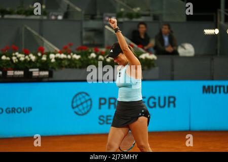 Jessica Pegula (USA), 5. MAI 2022 - Tennis : Jessica Pegula feiert nach dem Sieg im Einzel Halbfinalspiel gegen Jil Teichmann bei den WTA 1000 Turnieren Mutua Madrid Open Tennisturnier im Caja Magica in Madrid, Spanien. (Foto von Mutsu Kawamori/AFLO) Stockfoto