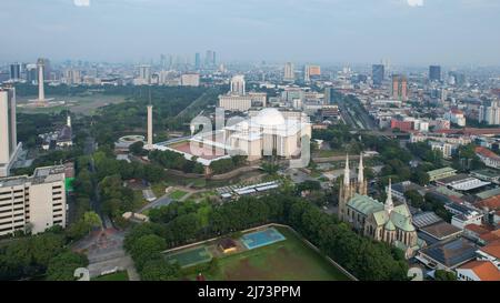 Luftaufnahme des West Irian Liberation Monument in Jakarta. Jakarta, Indonesien, 6. Mai 2022 Stockfoto