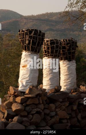 Holzkohlestand, Thyolo Escarpment; Chikwawa District, Malawi Stockfoto