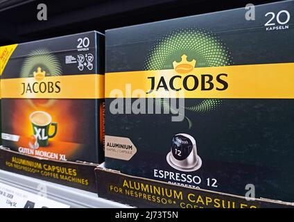 Jacobs Kaffee in Kapseln im Rewe Supermarkt Stockfoto