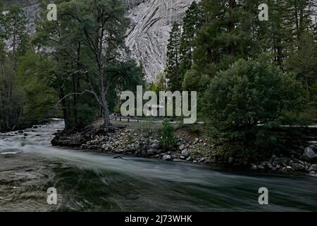 Der Schnell Fließende Merced River Stockfoto