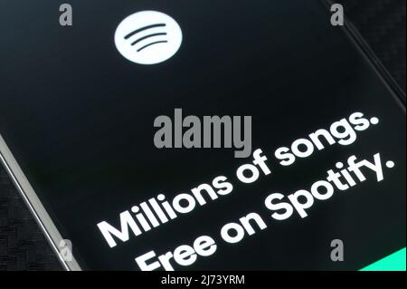 New york, USA - 5. Mai 2022: Spotify Stream Service Main menuapp auf Smartphone-Bildschirm Nahaufnahme Stockfoto