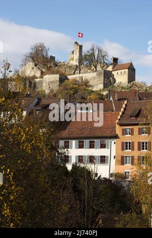 Schweizer Stadt Baden mit Blick auf die Ruinen auf dem Hügel Stockfoto