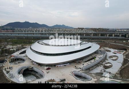 HANGZHOU, CHINA - 19. DEZEMBER 2021 - eine Luftaufnahme des Esports-Stadions der Asienspiele in Hangzhou, Ostchinas Provinz Zhejiang, 23. Februar 20 Stockfoto