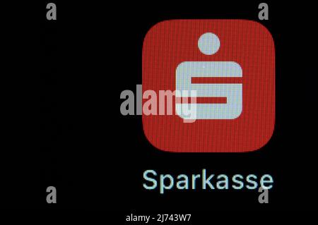 05. Mai 2022, Baden-Württemberg, Rottweil: Die App der Sparkasse ist auf dem Display eines iPhone SE zu sehen. Foto: Silas Stein/dpa Stockfoto