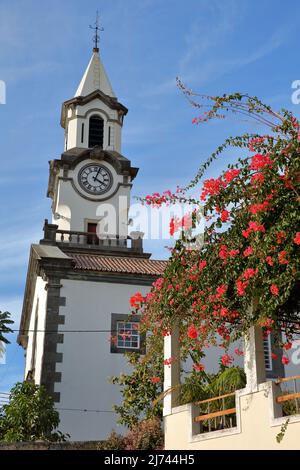 Die Kirche Igreja do Arco da Calheta befindet sich im Dorf Arco do Calheta an der Südküste der Insel Madeira, Portugal Stockfoto