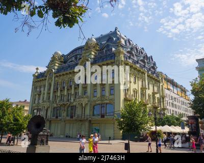 Großes Moskauer Hotel in der Derybasivska Straße Stockfoto