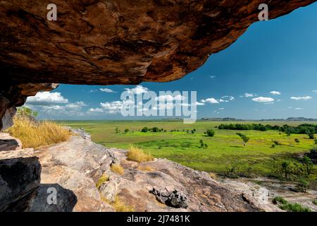 Blick vom hervorragenden Ubirr Rock im zum Weltnaturerbe gehörenden Kakadu National Park. Stockfoto