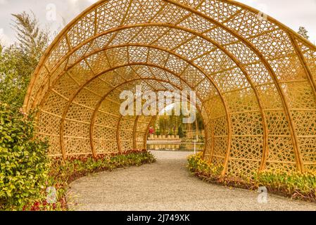 Almere, Niederlande, Mai 2022. Der Chines-Pavillon, aus Bambus, auf der Floriade, Gartenbau Expo 2022. . Hochwertige Fotos Stockfoto