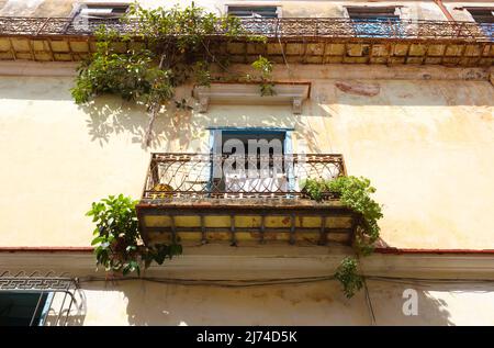 Balkon im alten Havanna, Kuba Stockfoto