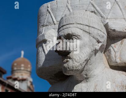 Italien Venedig Campo dei Mori -98 Skulptur des Sior Antonio Rioba 13 Jh mit der eiseren Nase diese nach Beschädigungen erst im 19 Jh angekommen Stockfoto