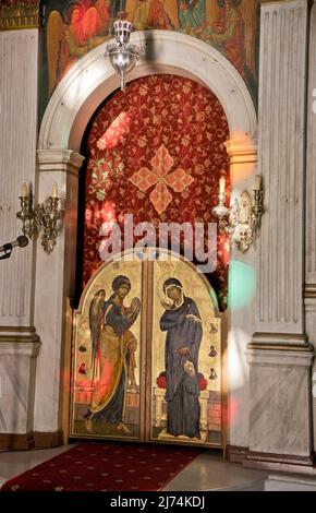 Innenraum der griechisch-orthodoxen Kirche auf der Insel Aegina, Griechenland, Europa Stockfoto